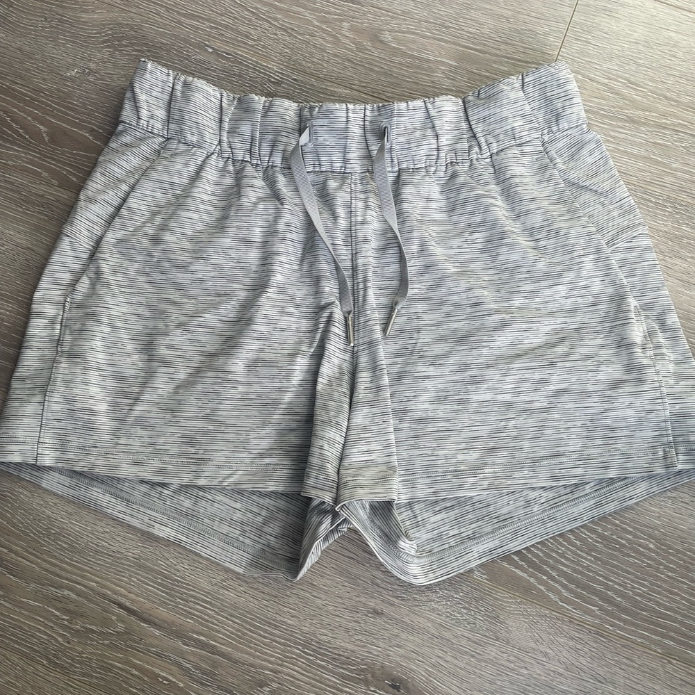 Lululemon athletica Gray and White stripe Athletic Shorts size 6